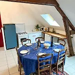 La Souveraine - - Chateau Le Bas Bleu * Quesnoy-le-Montant